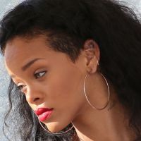 Rihanna : Ravissante et souriante, elle tente de se fondre parmi les Tropéziens