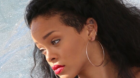 Rihanna : Ravissante et souriante, elle tente de se fondre parmi les Tropéziens