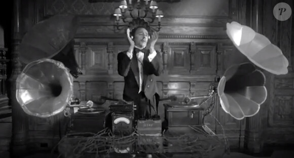 Bob Sinclar dans le clip de Groupie (juillet 2012)