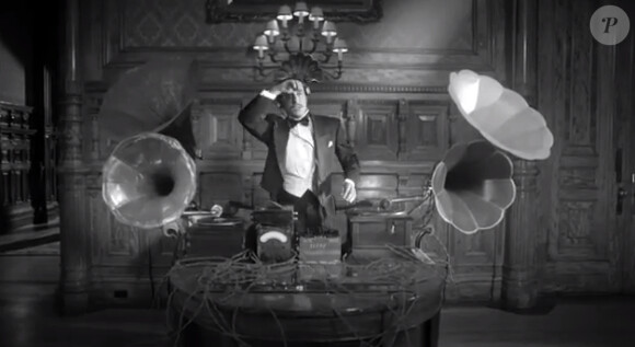 Bob Sinclar dans le clip de Groupie (juillet 2012)