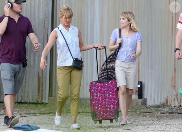La pétillante Jennifer Aniston aperçue sur le tournage de son nouveau film, We're the Millers, avec Jason Sudeikis et Emma Roberts. Tournage le 23 juillet 2012 à Wilmington