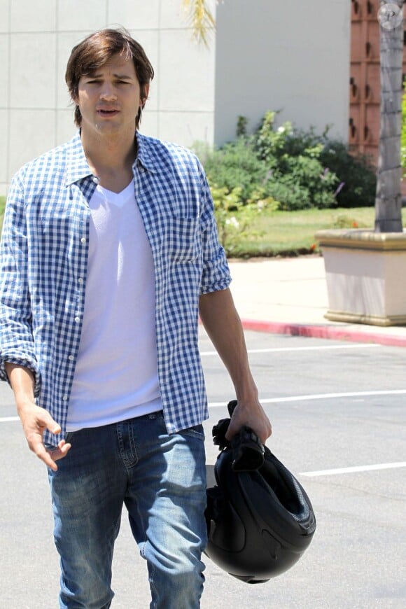 Ashton Kutcher à Los Angeles, le 8 juillet 2012.