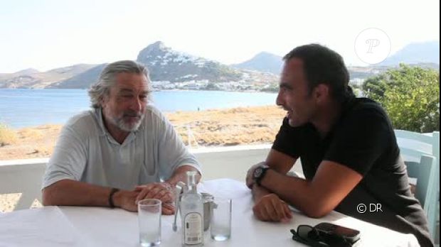 En vacances en Grèce en juillet 2012, Nikos Aliagas a rencontré Robert de Niro et John Travolta pour des interviews exclusives, à retrouver dans l&#039;émission 50 Minutes Inside sur TF1 en septembre