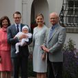  La famille royale de Suède à la villa Solliden le 14 juillet 2012 pour le 35e anniversaire de la princesse Victoria. 
  