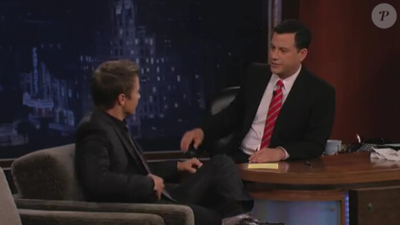 Jeremy Renner, sur le plateau du Jimmy Kimmel Show...