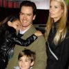 Mark-Paul Gosselaar pose en compagnie de sa désormais femme Catriona McGinn et de ses enfants, issus d'un premier mariage, lors d'une avant-première à Los Angeles en novembre 2011