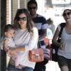 Rachel Bilson et sa filleule dans les rues de Los Feliz, Los Angeles, le 28 juillet 2012.