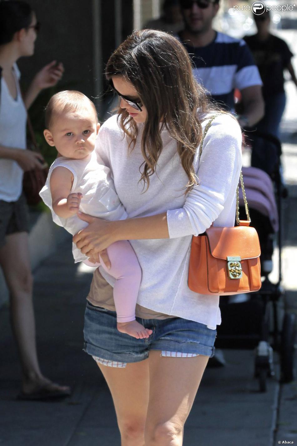 Rachel Bilson et sa filleule dans les rues de Los Feliz, Los Angeles