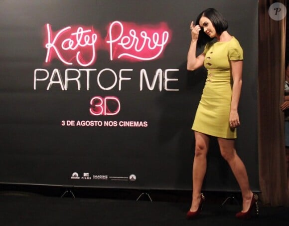 Katy Perry lors du photocall de son film Part of Me, à Rio de Janeiro, le 30 juillet 2012 - Sa robe est très osée