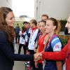 Kate Middleton rencontre la nageuse Rebecca Adlington, médaille de bronze du 400 m nage libre.
Kate Middleton, le prince William et le prince Harry en visite au QG du Team GB, dont ils sont ambassadeurs, au village olympique de Stratford, à Londres, le 31 juillet 2012.