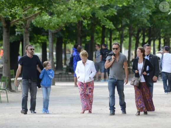 Bruce Springsteen en famille à Paris le 6 juillet 2012, après ses concerts à Bercy.