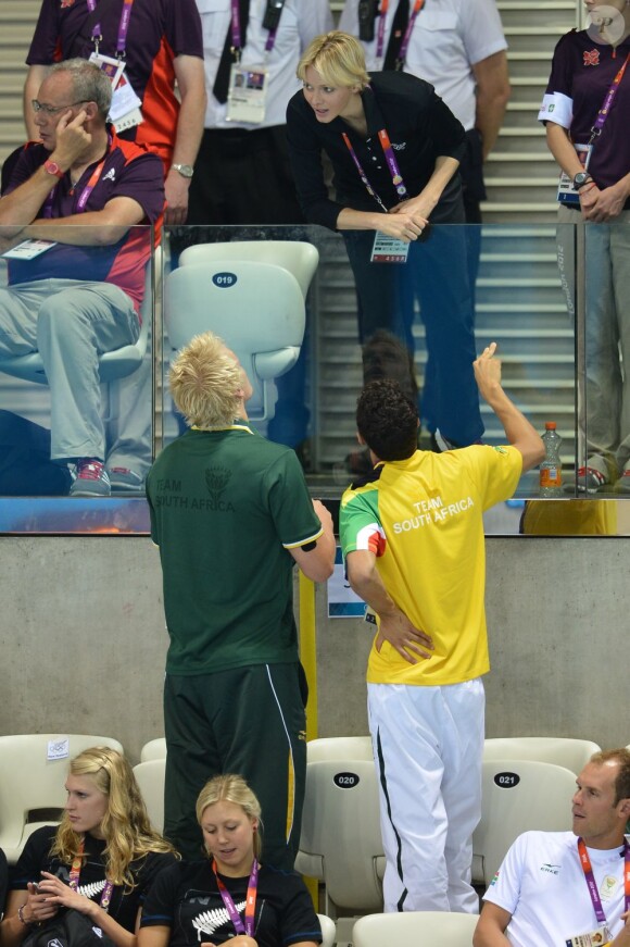 Charlene de Monaco était à nouveau avec le prince Albert dans les gradins de l'Aquatics Centre de Londres dans la soirée du 1er août 2012, pour suivre les performances des Sud-Africains Suzaan van Biljon et Chad le Clos, respectivement dans la demi-finale du 200 m brasse et du 400 m 4 nages.