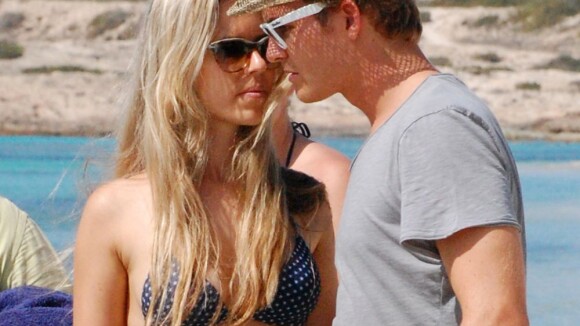 Nico Rosberg : Le pilote de F1 se détend au soleil avec sa belle Vivian Sibold