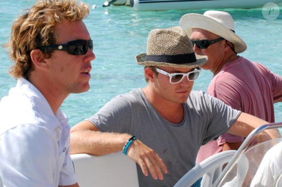 Nico Rosberg, très à l'aise sur un bateau sur l'île de Formentera avec sa compagne Vivian Sibold le 2 août 2012
