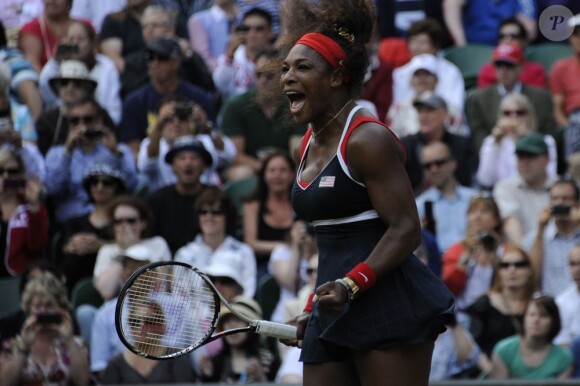 Serena Williams était en joie après avoir décroché l'or en finale du tournoi olympique le 4 août 2012 à Londres