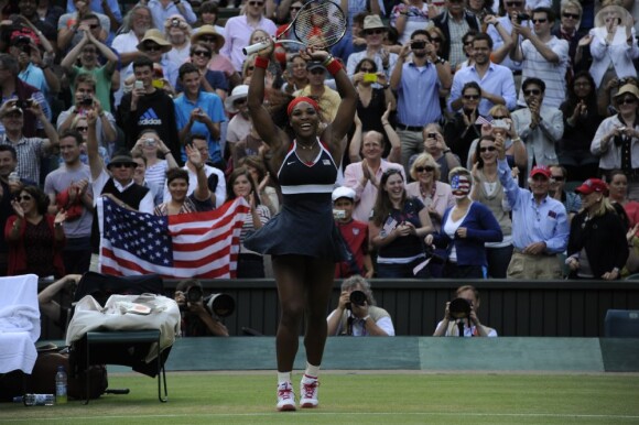 Serena Williams pouvait danser après avoir décroché l'or en corrigeant Maria Sharapova en finale du tournoi olympique le 4 août 2012 à Londres (6-0, 6-1)