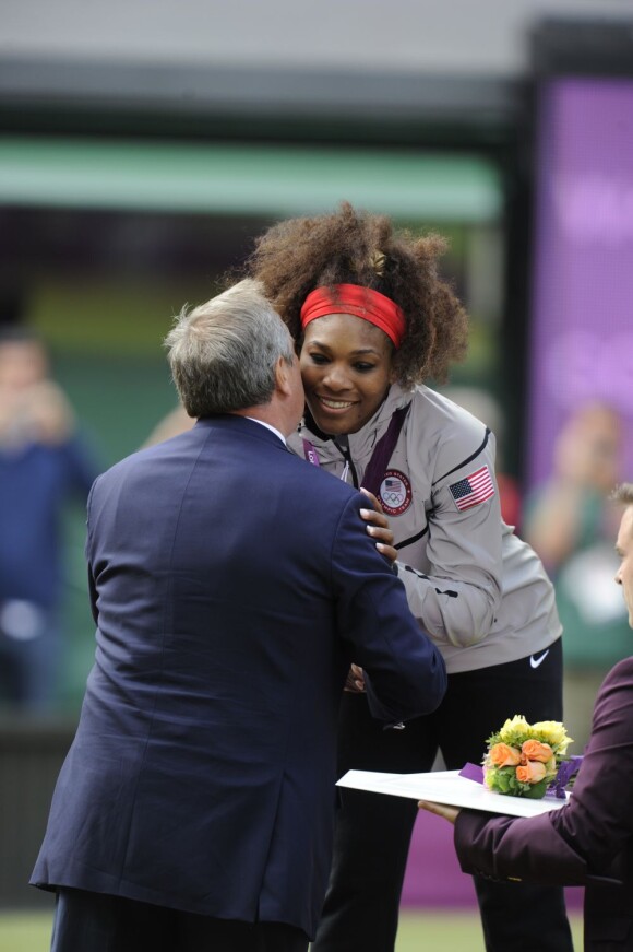 Serena Williams a décroché l'or après avoir corrigé Maria Sharapova en finale du tournoi olympique le 4 août 2012 à Londres (6-0, 6-1)