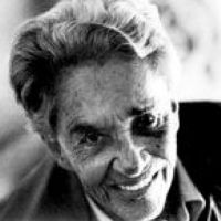 Chavela Vargas : Mort de la 'Piaf mexicaine' au poncho rouge, muse d'Almodovar