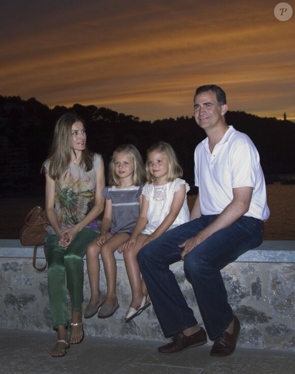 Le 6 août 2012, le prince Felipe et la princesse Letizia, en vacances à Majorque avec leurs filles les princesses Leonor et Sofia.