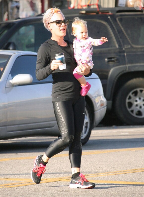 Exclu - Pink, une maman sportive et câline avec sa fille Willow. Los Angeles, le 8 août 2012.