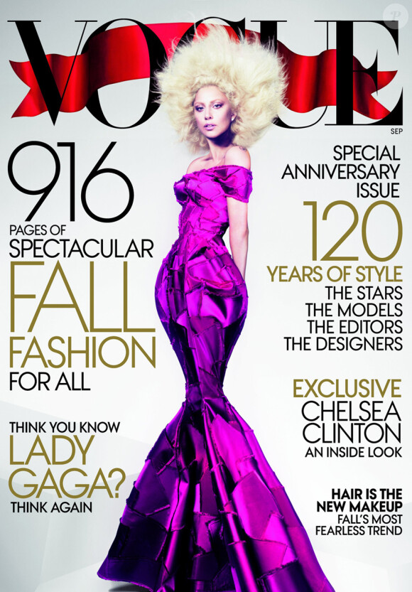 Lady Gaga, photographiée par Mert et Marcus et habillée d'une robe Marc Jacobs, pose pour le numéro de septembre 2012 de Vogue.