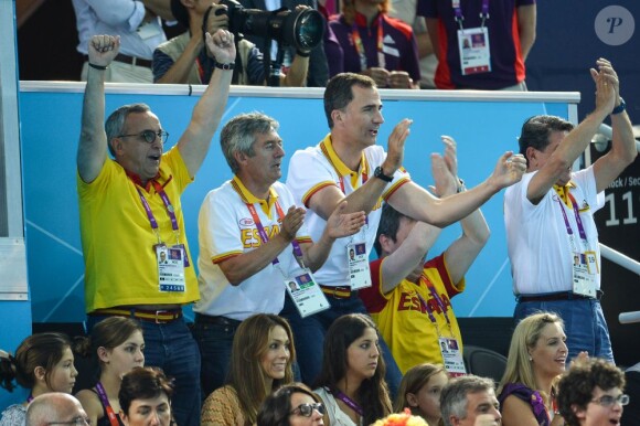 Le prince Felipe d'Espagne, fervent supporter, n'a pu que constater la défaite de l'équipe d'Espagne féminine de water-polo face aux Etats-Unis en finale du tournoi olympique, le 9 août 2012, à Londres.