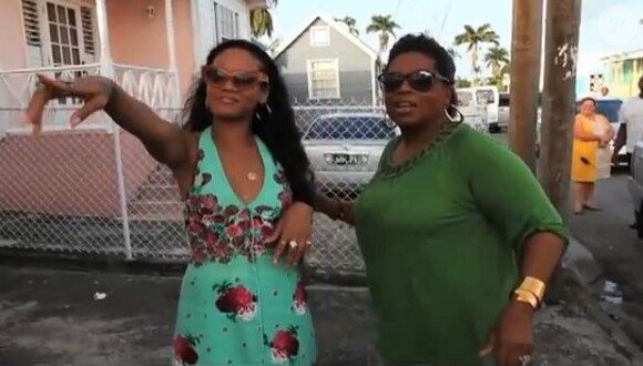 Rihanna, de retour dans son quartier avec la journaliste/animatrice Oprah Winfrey pour l'émission Oprah's Next Chapter.