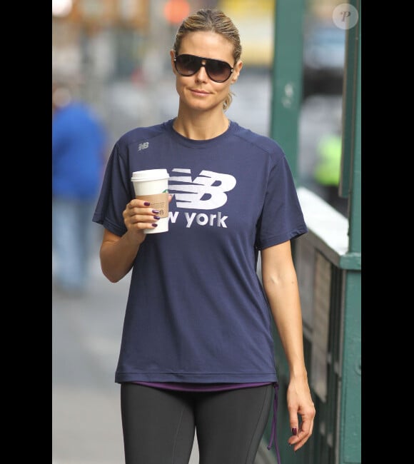 Heidi Klum s'offre un café après son jogging à New York, le 11 août 2012