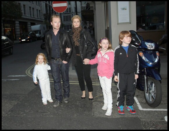 Ronan Keating en famille à Londres en 2009