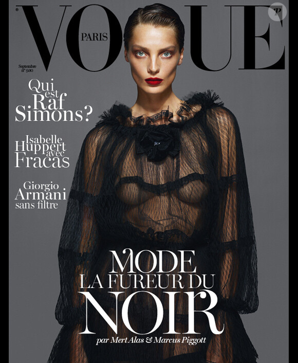Daria Werbowy en couverture du magazine Vogue Paris de septembre 2012, photographiée par Mert Alas et Marcus Piggott.