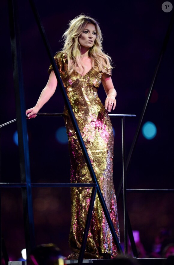 Kate Moss, statue dorée habillée d'une robe Alexander McQueen lors de la cérémonie de clôture des Jeux Olympiques. Londres, le 12 août 2012.