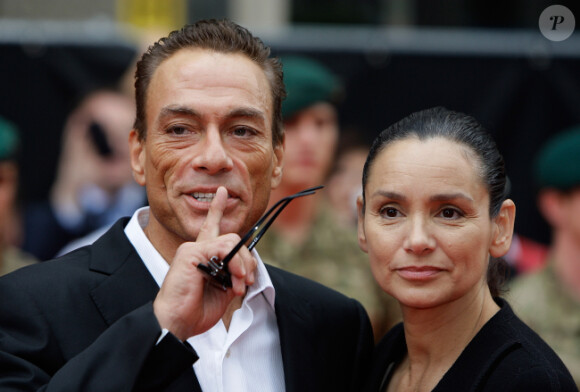 Jean-Claude Van Damme et sa femme Gladys Portugues lors de l'avant-première à Londres du film Expendables 2 le 13 août 2012