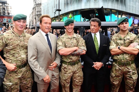 Arnold Schwarzenegger et Sylvester Stallone lors de l'avant-première à Londres du film Expendables 2 le 13 août 2012