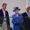 Le duc d'Edimbourg en visite sur les sites olympiques avec la souveraine le 28 juillet 2012, à Londres.
Le prince Philippe, duc d'Edimbourg, a été hospitalisé en urgence à Aberdeen le 15 août 2012 au cours des vacances du couple royal à Balmoral. En début de semaine, il paraissait pourtant en bonne santé, en visite sur l'île de Wight.