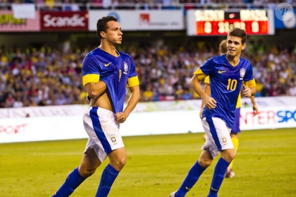 Leandro Damiao fête son but. Image du match amical Suède-Brésil au stade Rasunda le 15 août 2012, à Stockholm, pour le dernier événement accueilli dans cette enceinte avant sa démolition.