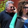 Dustin Hoffman se promène avec sa petite-fille dans les rues de Brentwood le 15 août 2012