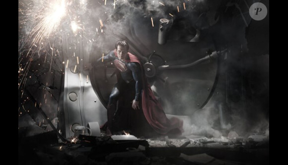 Henry Cavill dans le costume de Superman pour Man of Steel
