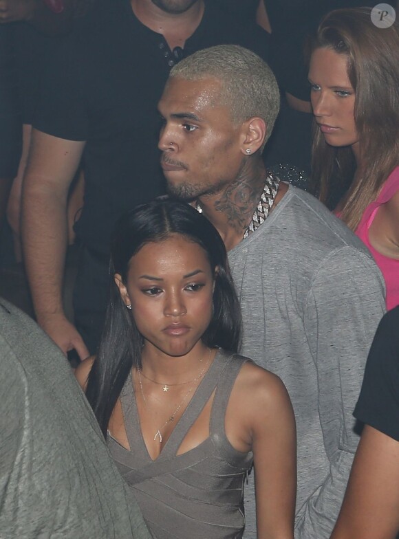 Chris Brown et sa petite-amie Kerrueche Tran dans un club de Cannes en juillet 2012