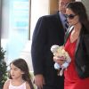 Katie Holmes et sa fille Suri Cruise sortent de leur appartement pour une balade dans les rues de New York le 19 août 2012