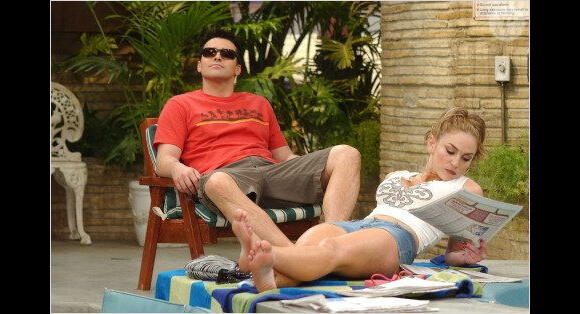 Drea de Matteo et Matt LeBlanc dans la sitcom Joey en 2005.