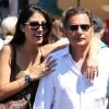 Eric Besson et son épouse Yasmine se promènent à Saint-Tropez, le 17 août 2012.
