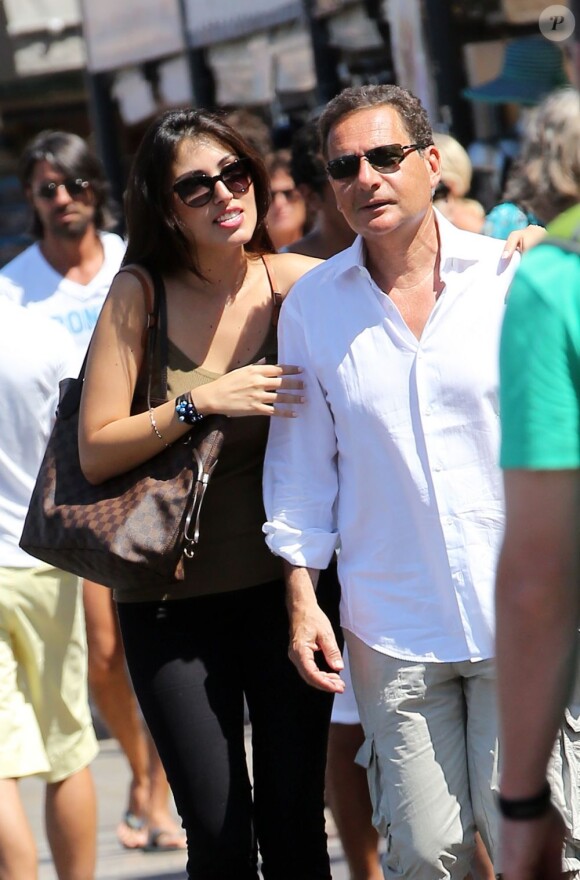 Eric Besson et Yasmine à Saint-Tropez, le 17 août 2012.