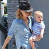 January Jones et son fils Xander, né en septembre, à Malibu, le 25 août 2012. L'actrice est en couple avec Noah Miller, réalisateur de son prochain film.