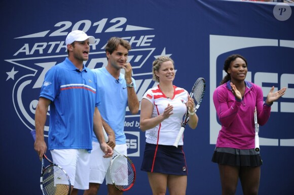 Roger Federer, Andy Roddick, Kim Clijsters et Serena Williams lors du 17e Arthur Ashe Kids' Day au USTA Billie Jean King National Tennis Center in Flushing Meadows à New York le 26 août 2012
