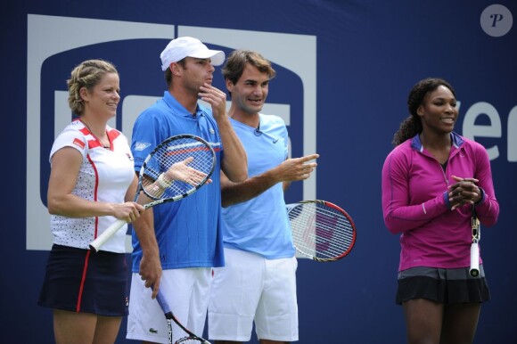 Roger Federer, Andy Roddick, Serena Williams et Kim Clijsters lors du 17e Arthur Ashe Kids' Day au USTA Billie Jean King National Tennis Center in Flushing Meadows à New York le 26 août 2012
