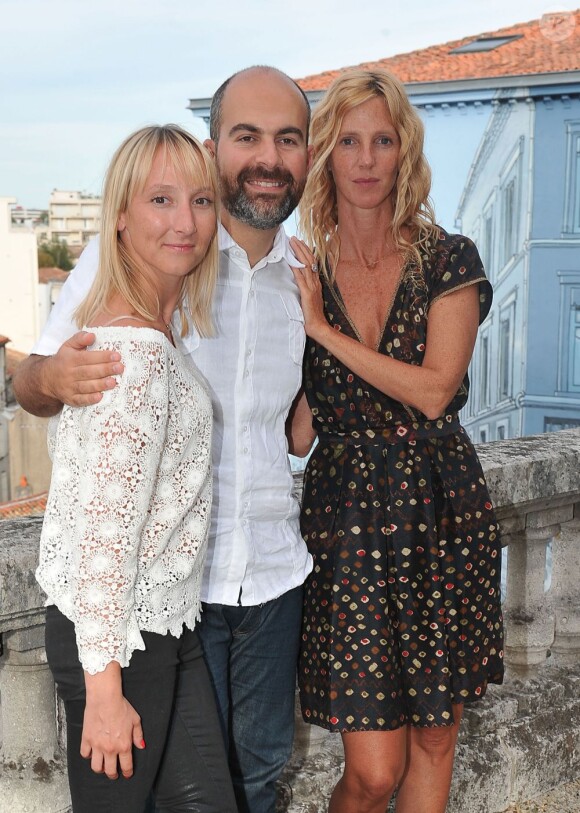 Sandrine Kiberlain et Audrey Lamy avec le réalisateur Marc Fitoussi lors du photocall de Pauline détective au Festival d'Angoulême, le 27 août 2012.