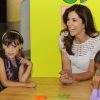La princesse Mary de Danemark en visite à la maternelle Svanen le 28 août 2012 pour promouvoir le programme LaeseLeg de sa Fondation.