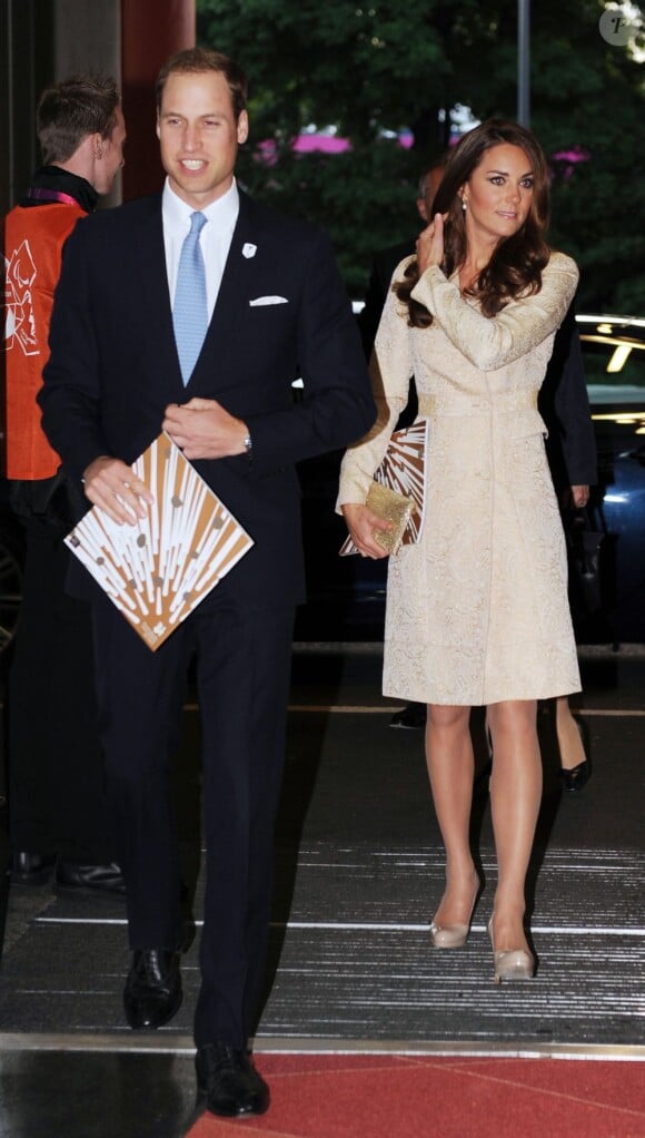 Le prince William et Kate Middleton arrivent pour la cérémonie d'ouverture des Jeux paralympiques le 29 août 2012 à Londres.