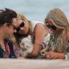 Jamie Hince, Kate Moss et sa mère Linda quittent le Club 55. Saint-Tropez, le 29 août 2012.
