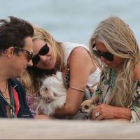 Kate Moss : En famille à Saint-Tropez quand son ami John Galliano contre-attaque